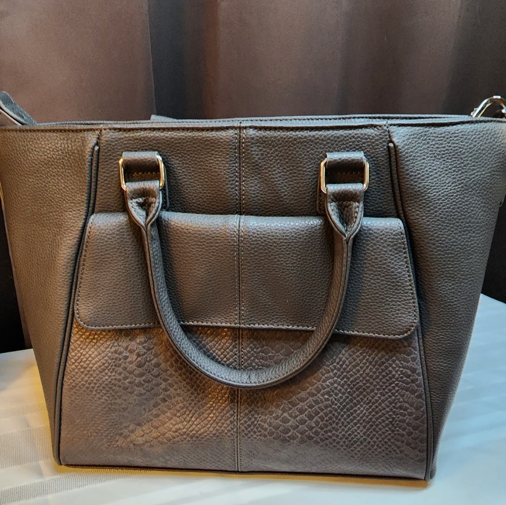 EUC Diamond District Purse Large Tote Only used once.